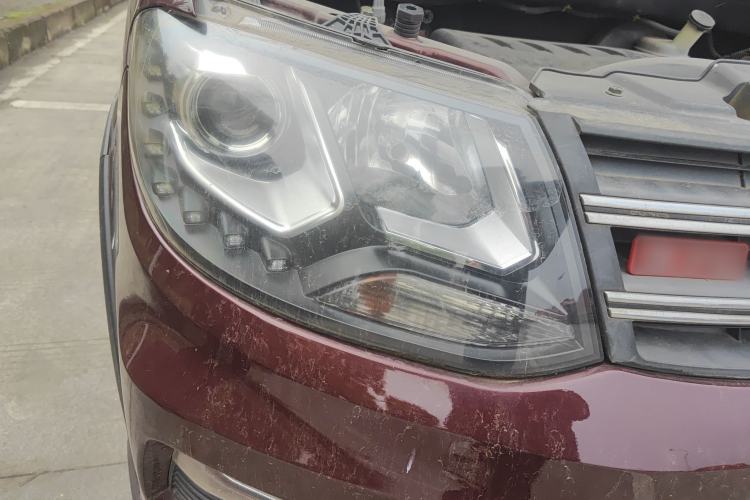 Used Dongfeng Fengon 370 2016 1.5L Manual Luxury 7-Seater Right Front Headlight