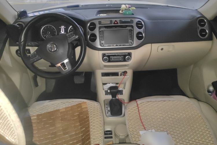 Used Volkswagen Tiguan 2010 1.8 TSI Automatic Two-Wheel Drive Trend Edition Center Console