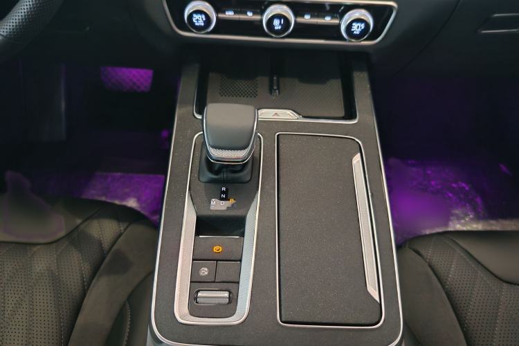 Used Hongqi HS5 2023 2.0T Qixiang Pro Edition Gear Lever