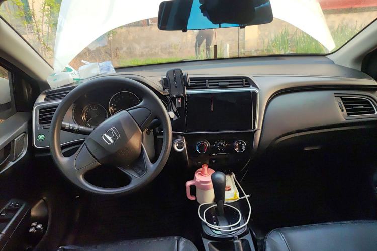 Used Honda City 2019 1.5L CVT Dynamic Edition Center Console