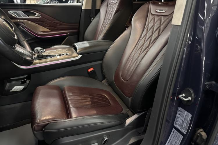 Used Hongqi HS7 2023 2.0T Automatic All-Wheel-Drive Flagship Edition Six Seats Interior 2