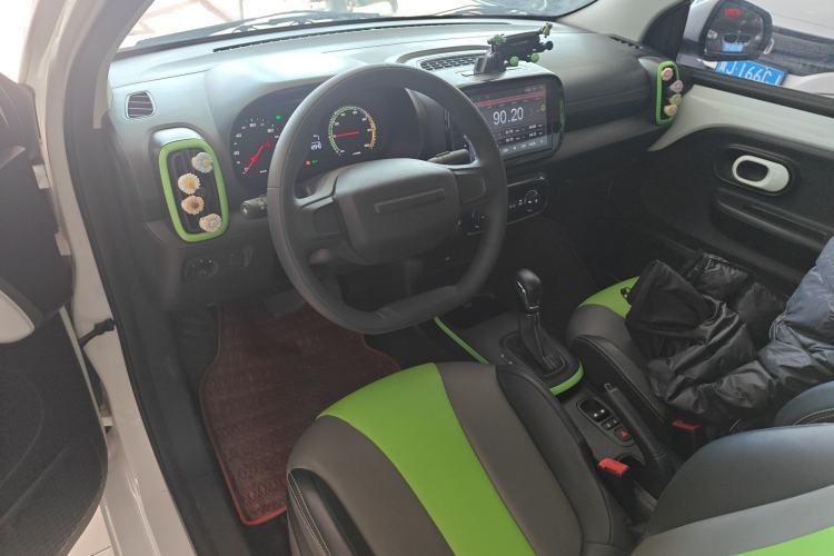 Used Roewe Clever 2021 302 km New Four-Seater Super-Efficient Version Center Console