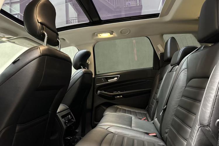 Used Ford Edge 2015 2.0T GTDi Two-Wheel-Drive High-Line Version