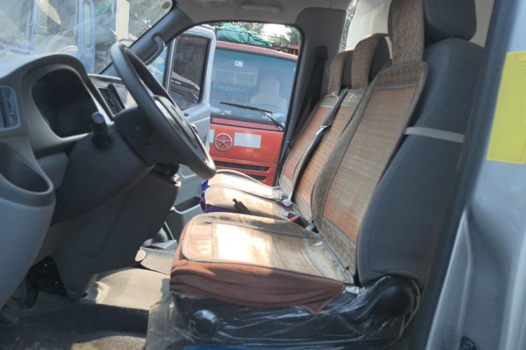 Used Foton Toano 2023 Cummins 2.8T Manual Jixiang Multi-Function Long-Wheelbase Mid-Roof Model with Rear Dual Tires Available in 7/9-Seater Configurations