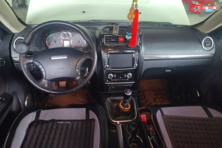 Used Haval H5 Classic 2015 2.0T Diesel Manual Two-Wheel Drive Entry-Level Version Center Console