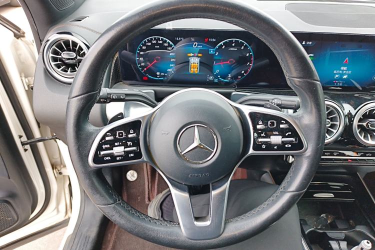 Used Mercedes-Benz GLB 2022 Updated GLB 200 Fashion Edition Steering Wheel