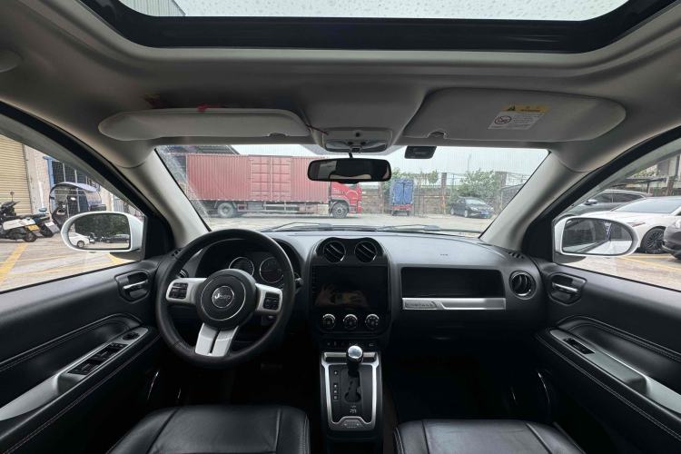 Used Jeep Compass 2015 2.0L Two-Wheel Drive Luxury Edition