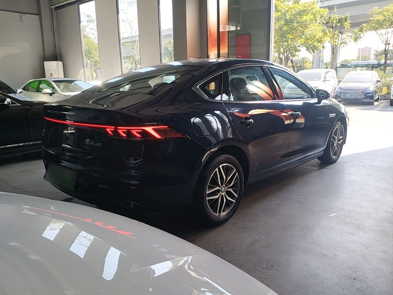 BYD Qin PLUS 2023 Champion Edition DM-i 55KM Superior Model — снимка 6
