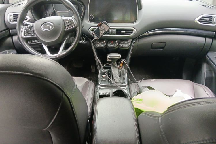 Used GAC Trumpchi GS4 2018 235T Automatic Two-Wheel Drive Luxury Smart Connectivity Millionth Anniversary Edition Center Console