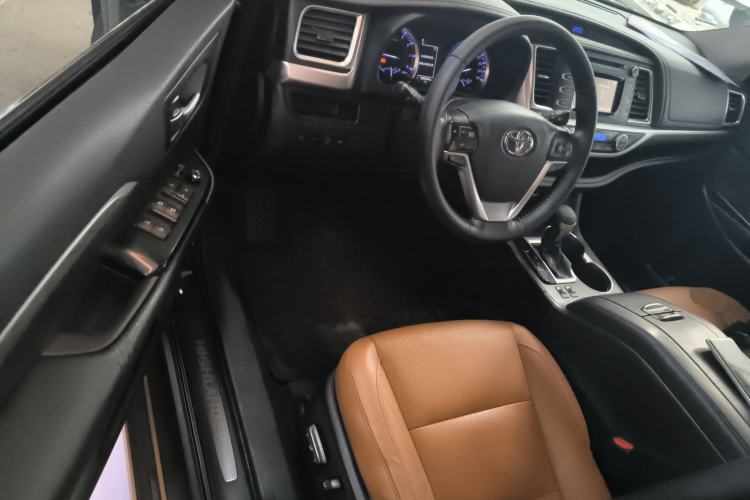 Used Toyota Highlander 2018 2.0T Four-Wheel Drive Knight Edition 7 Seats China VI Standard Driver Seat