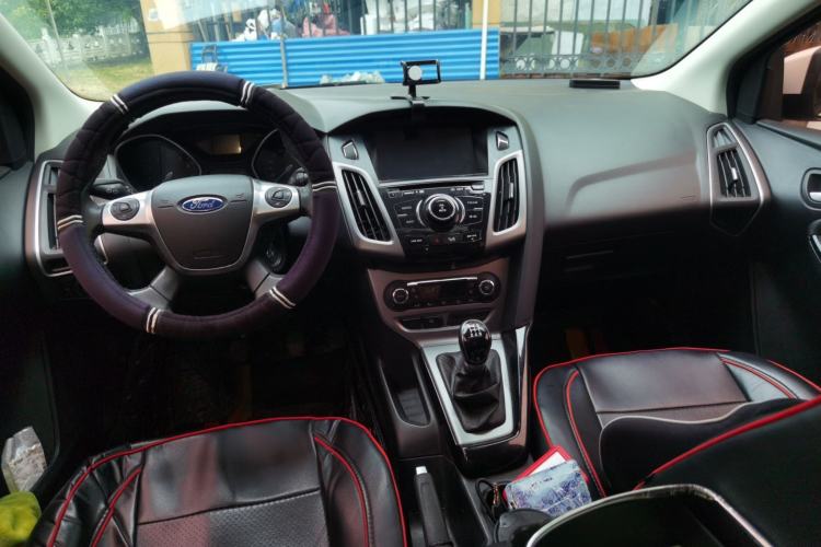 Used Ford Focus 2012 Sedan 1.6L Manual Fashion Edition
