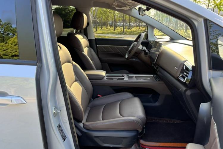 Used Wuling Starlight 730 2025 Model Pure Electric 500km Luxury Edition
