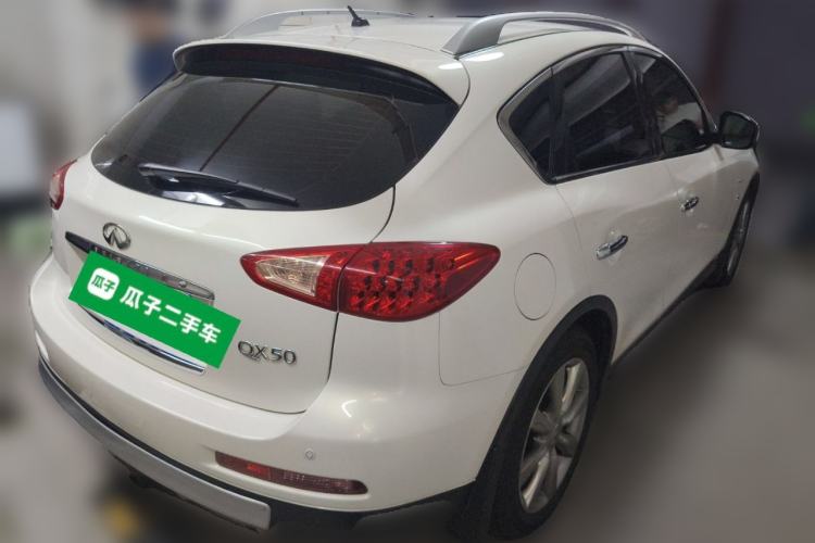 Used Infiniti QX50 2013 2.5L Two-Wheel-Drive Elegant Edition
