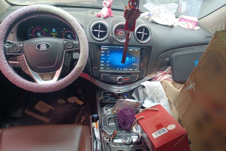 Used BYD Tang New Energy 2015 2.0T Four-Wheel-Drive Flagship Model Center Console