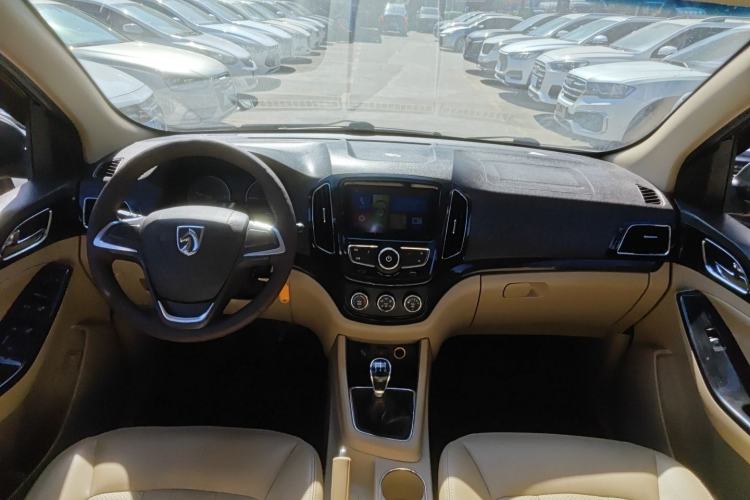 Used Baojun 730 2014 1.5L manual Comfort ESP version 7 seats