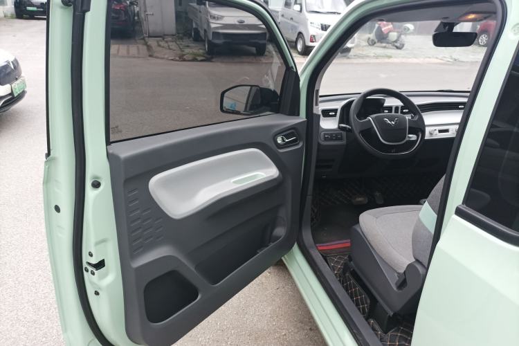 Used Wuling Hongguang MINIEV 2021 Macaron Sandwich Model 120 km Lithium Iron Phosphate
