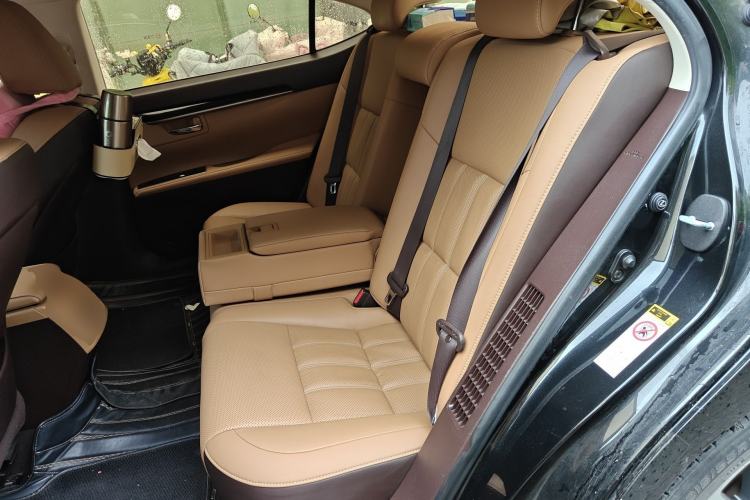 Used Lexus ES 2015 300h Comfort Edition Left Rear Seat