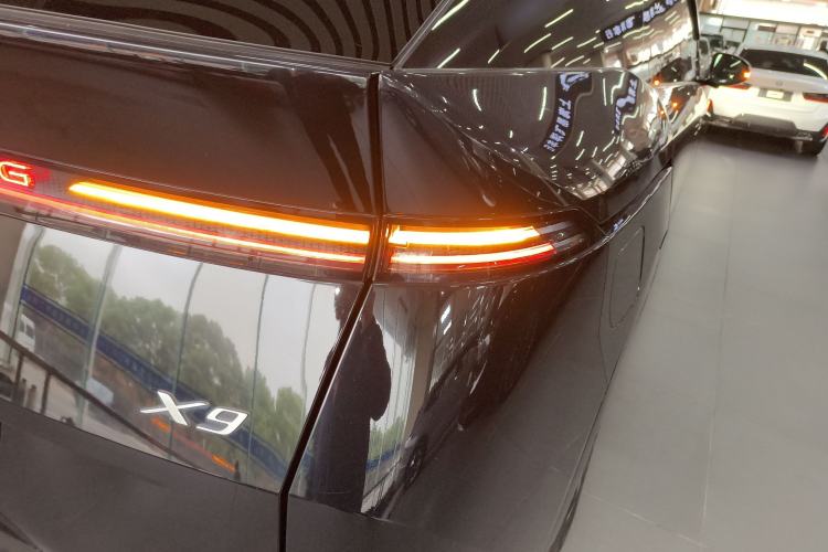 Used XPeng X9 2024 702 Ultra-Long Range Max Exterior 3