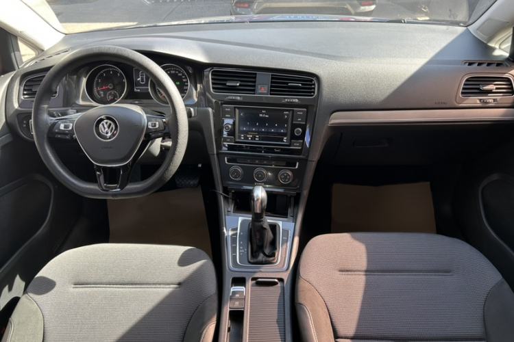 Used Volkswagen Golf 2018 1.6L Automatic Comfort Model Interior 7