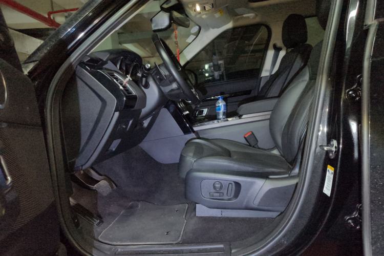 Used Land Rover Discovery 2018 3.0 SC V6 SE Left Front Seat