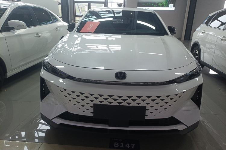 Used Changan UNI-V iDD 2024 Blue Whale Smart Electric iDD 136km ZhiKu Model