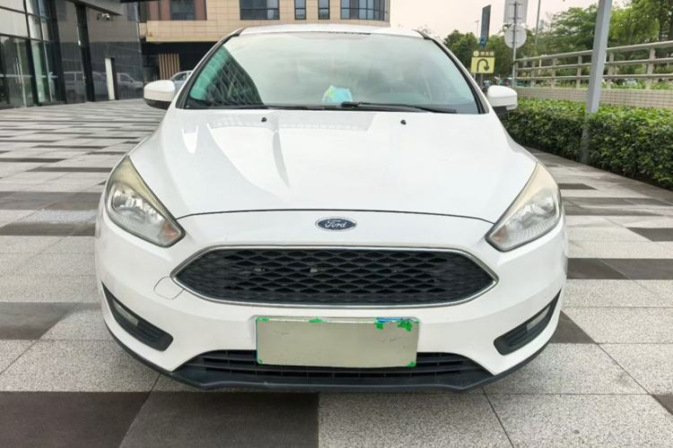 Used Ford Focus 2015 Hatchback 1.6L Automatic Comfort Model Exterior 6