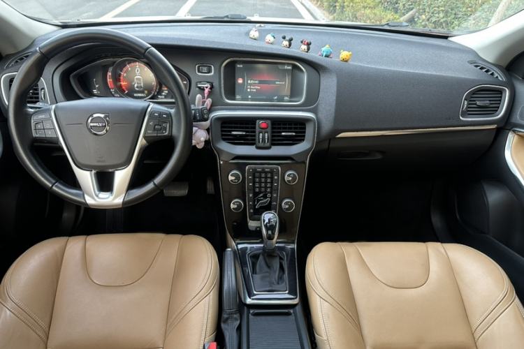 Used Volvo V40 2017 T3 Zhiyi Edition