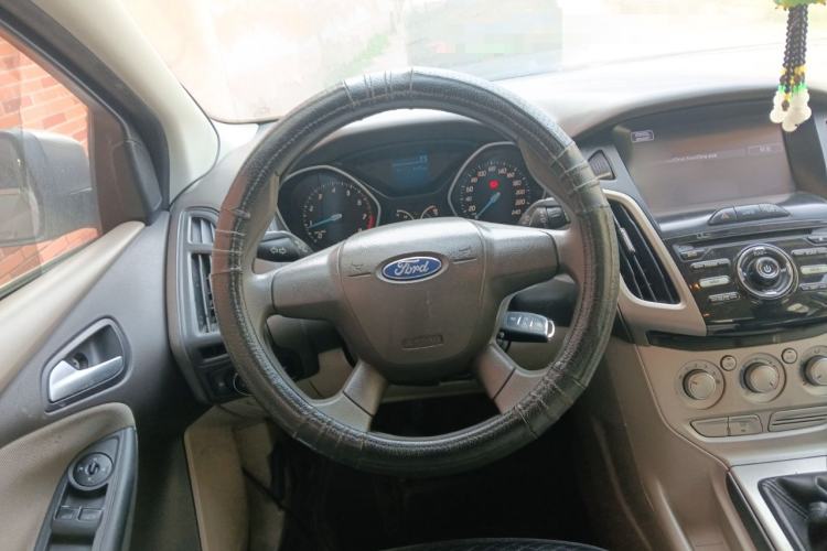 Used Ford Focus 2012 Sedan 1.6L Manual Comfort Model
