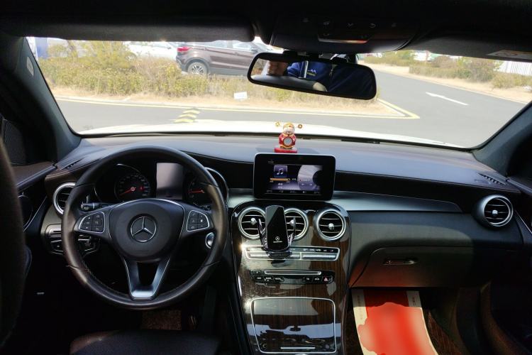 Used Mercedes-Benz GLC 2018 GLC 260 4MATIC Dynamic Edition Center Console