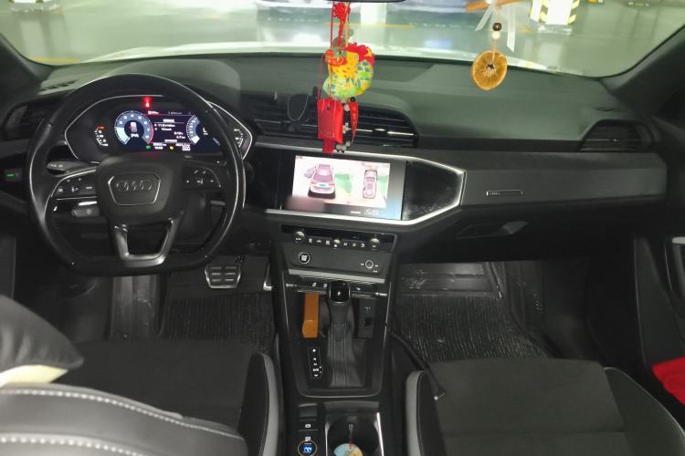 Used Audi Q3 2020 35 TFSI Fashion Dynamic Model Center Console