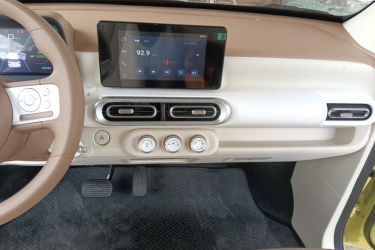 Used Wuling Hongguang MINIEV 2024 3rd Generation 170 km Interior 2