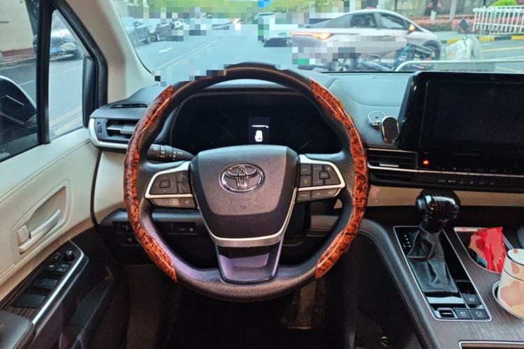 Used Toyota SIENNA 2023 2.5L Hybrid Comfort Edition Steering Wheel
