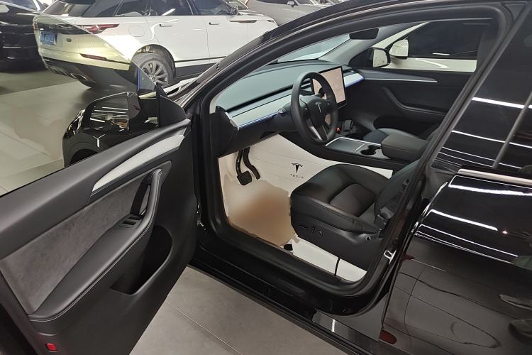 Used Tesla Model Y 2023 Long-Range All-Wheel-Drive Version