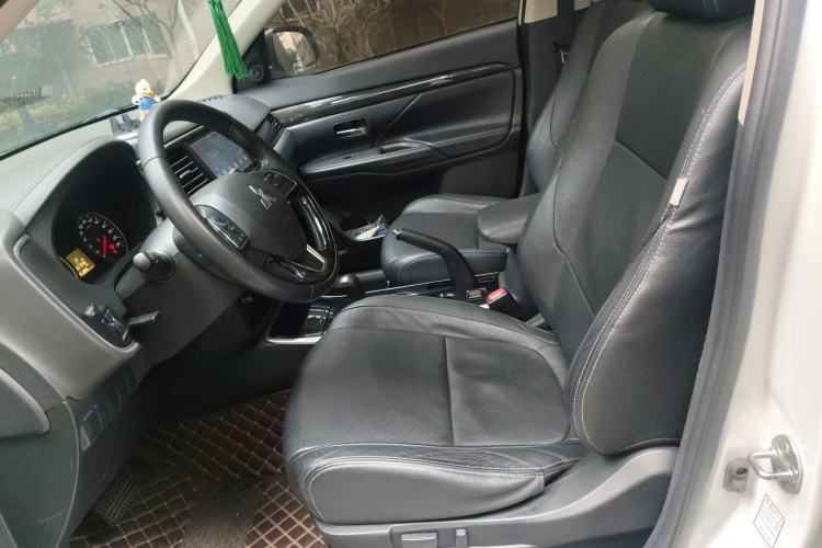 Used Mitsubishi Outlander 2018 2.0L Two-Wheel Drive Glory Edition 5 Seats
