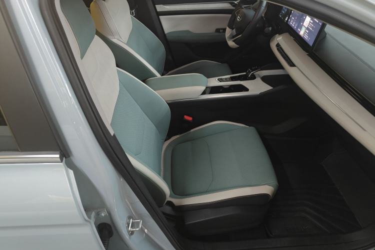 Used Geely Auto Emgrand L HiP 2022 1.5TD-DHT Pro 100KM Super Rui
