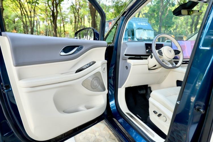 Used VOYAH Dream 2025 PHEV Four-Wheel Drive Prestige Kunpeng Edition