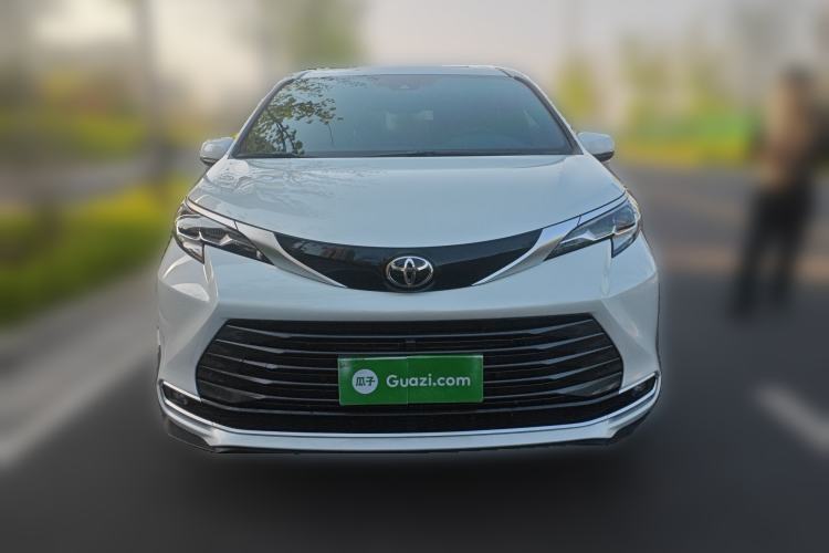 Used Toyota SIENNA 2026 Model 2.5L Dual-Engine Four-Wheel-Drive Premium Edition