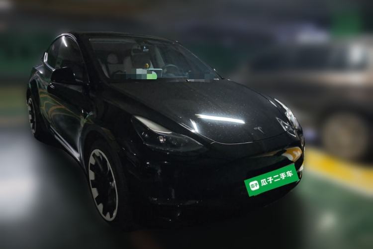 Used Tesla Model Y 2023 Long-Range All-Wheel-Drive Version Front Right 45 Deg