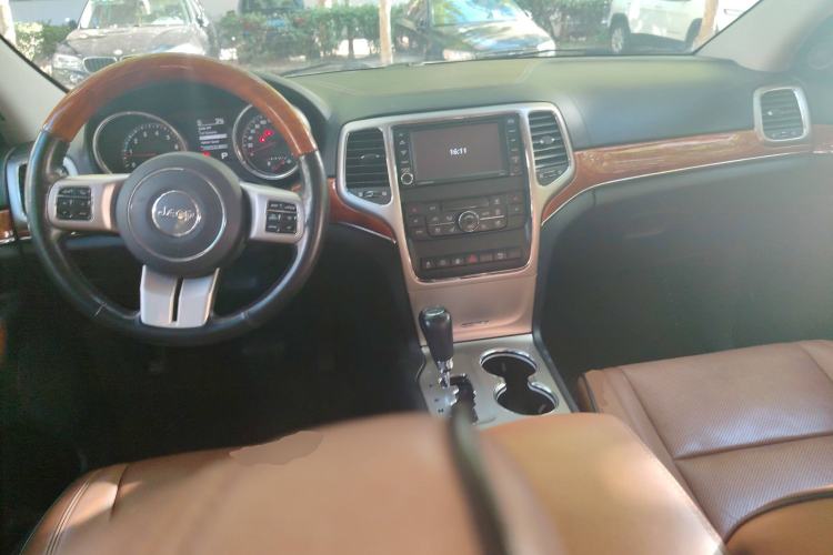 Used Jeep Grand Cherokee 2011 5.7L Flagship Navigation Edition

