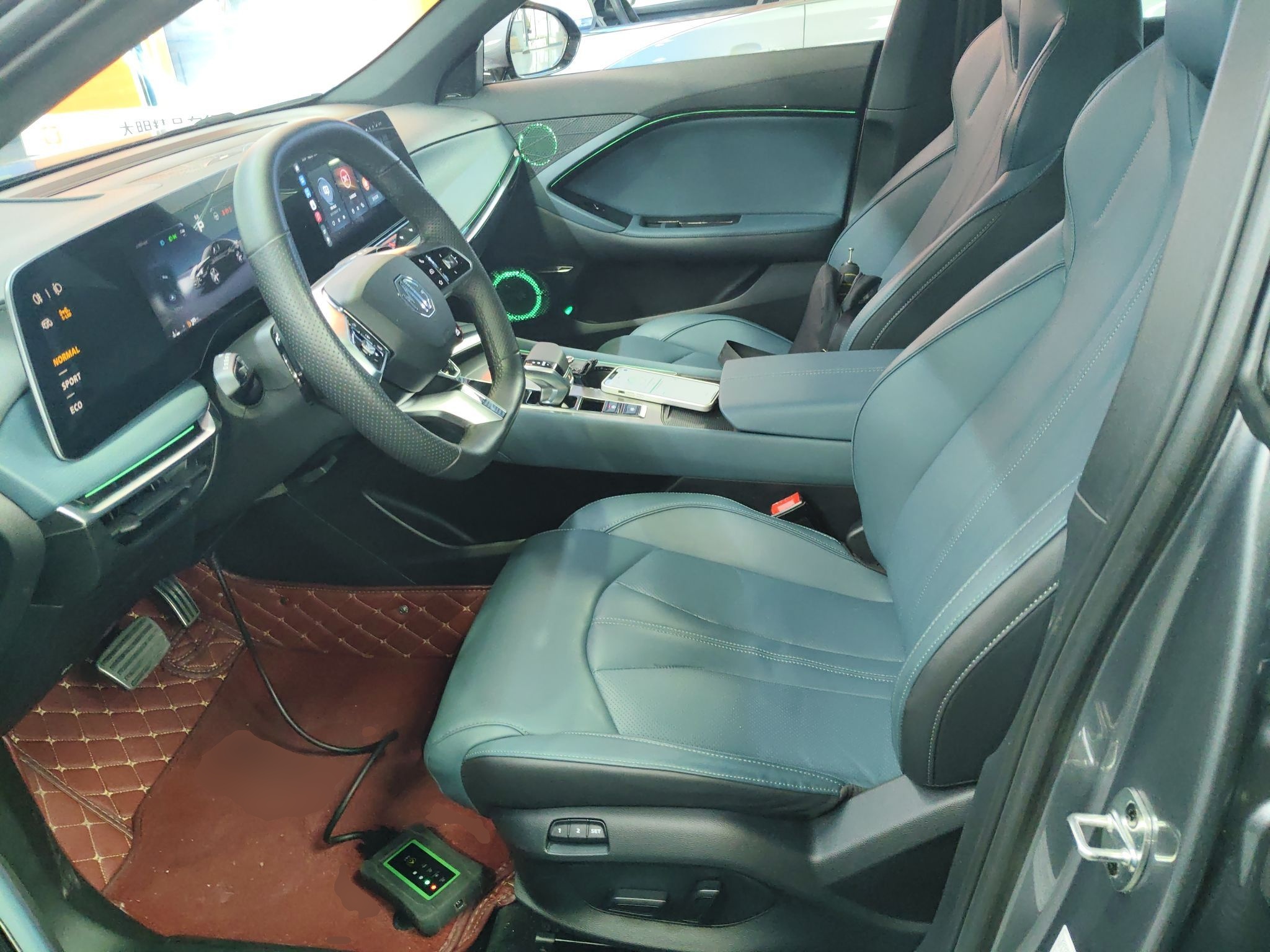 Переднее сиденье в автомобиле