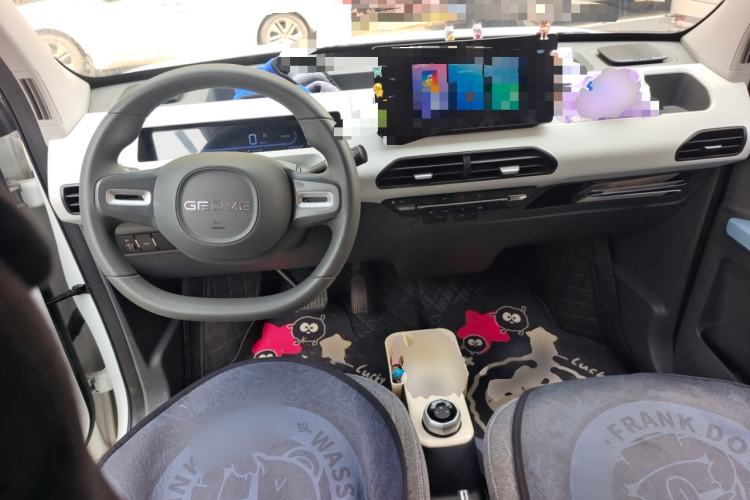 Used Geely Galaxy Panda 2023 Panda Mini 200km Endurance Bear Center Console