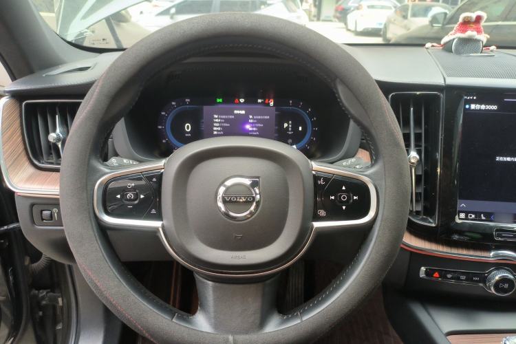 Used Volvo XC60 2022 B5 4x4 Smart Luxury Edition
