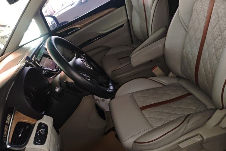 Used Buick GL8 2017 ES 28T Comfort Model China V Standard
