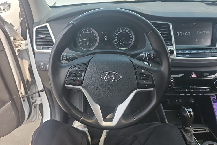 Used Hyundai Tucson 2015 1.6T Dual-Clutch Two-Wheel-Drive Smart Model Steering Wheel