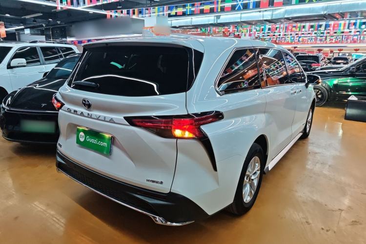 Used Toyota Granvia 2023 2.5L Hybrid Comfort Edition
