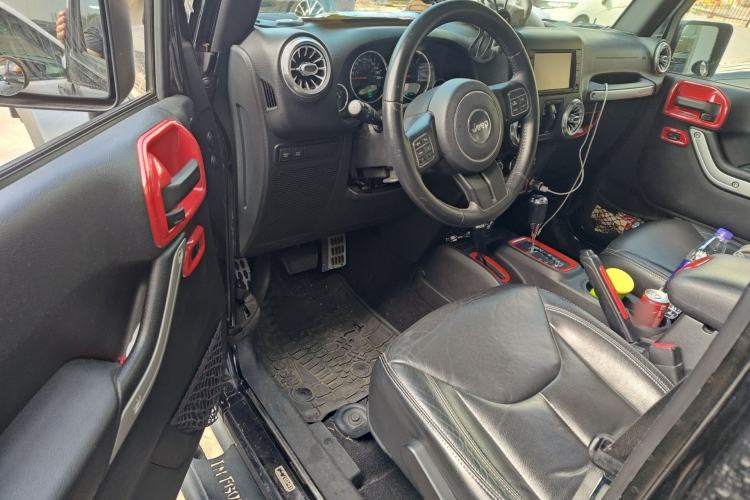 Used Jeep Wrangler 2015 3.6L Rubicon Four-Door Edition Driver Seat