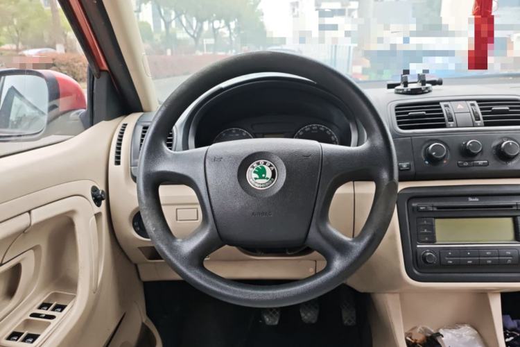 Used Skoda Fabia 2011 1.4L Manual Crystal Edition
