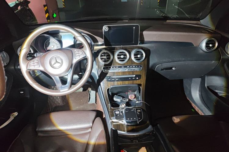 Used Mercedes-Benz GLC 2018 Facelifted GLC 260 4MATIC Dynamic Edition Center Console