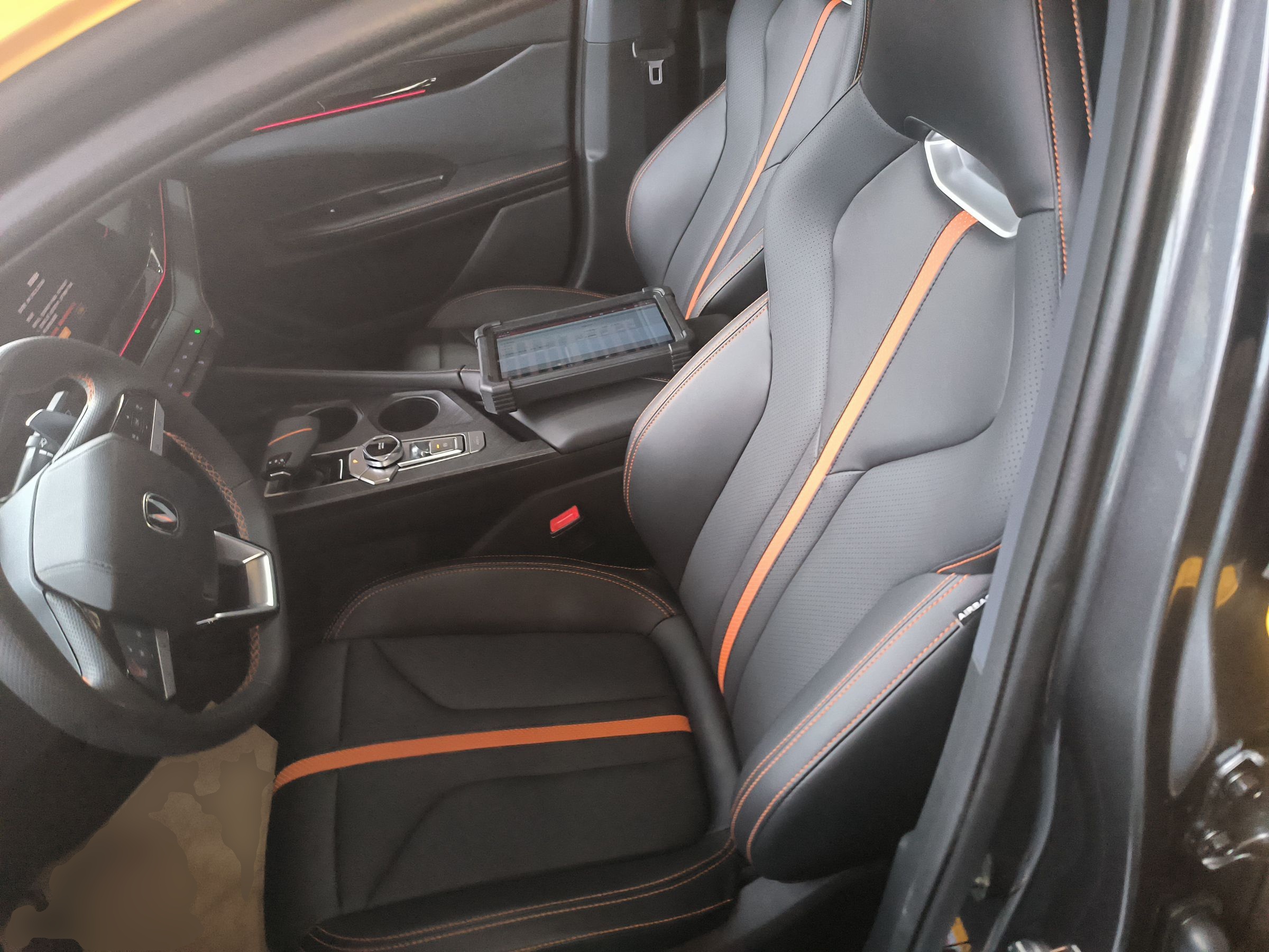 Переднее сиденье в автомобиле