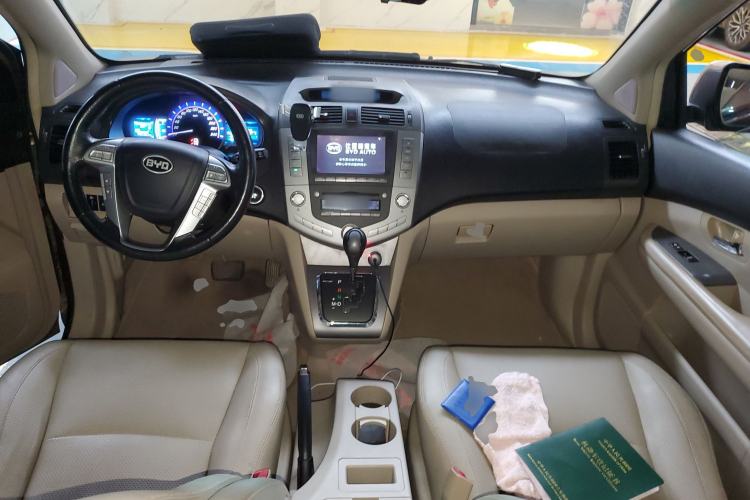 Used BYD S6 2012 2.4L Automatic Luxury Edition Center Console